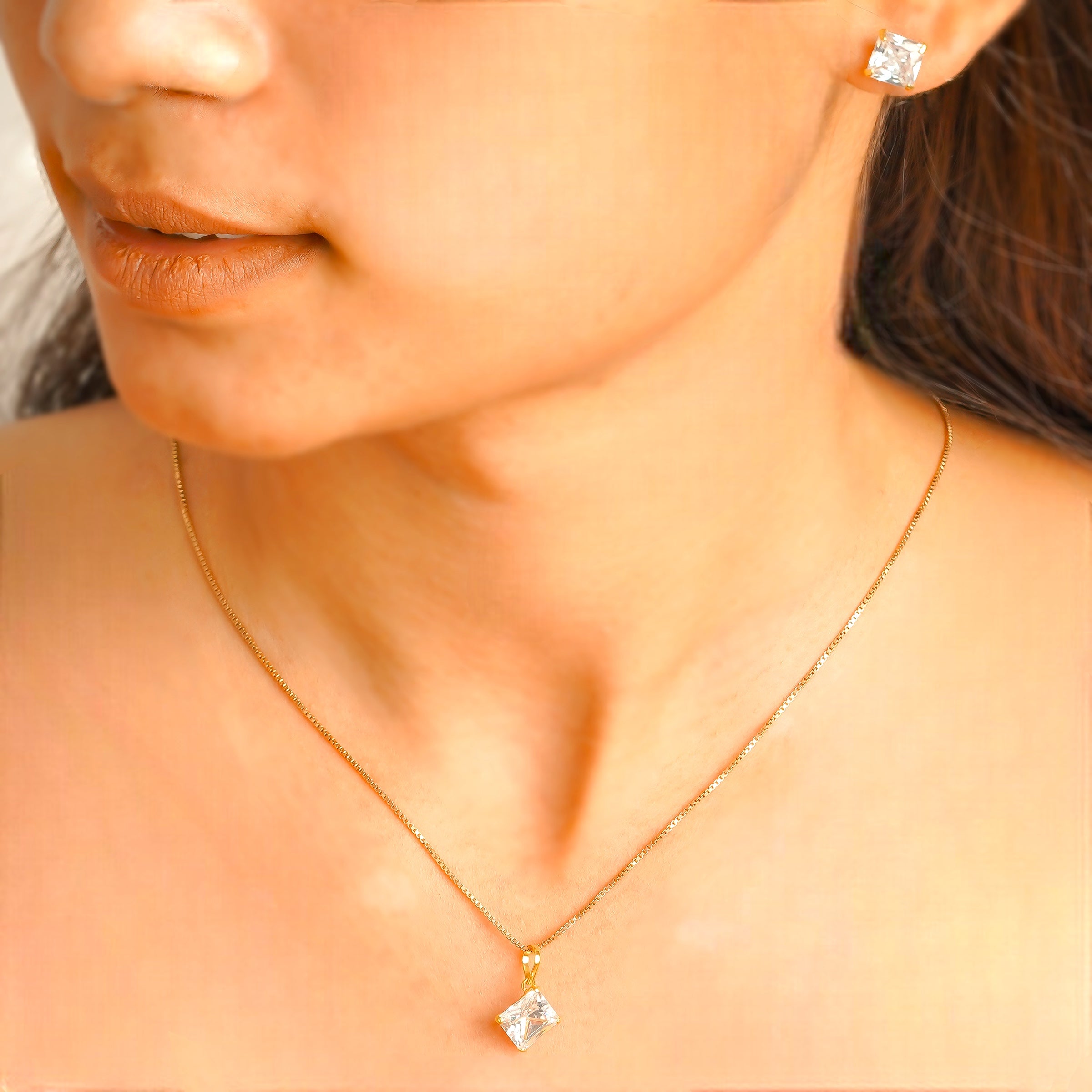 10 KT Gold White Princess Diamond Pendant & Earring Set
