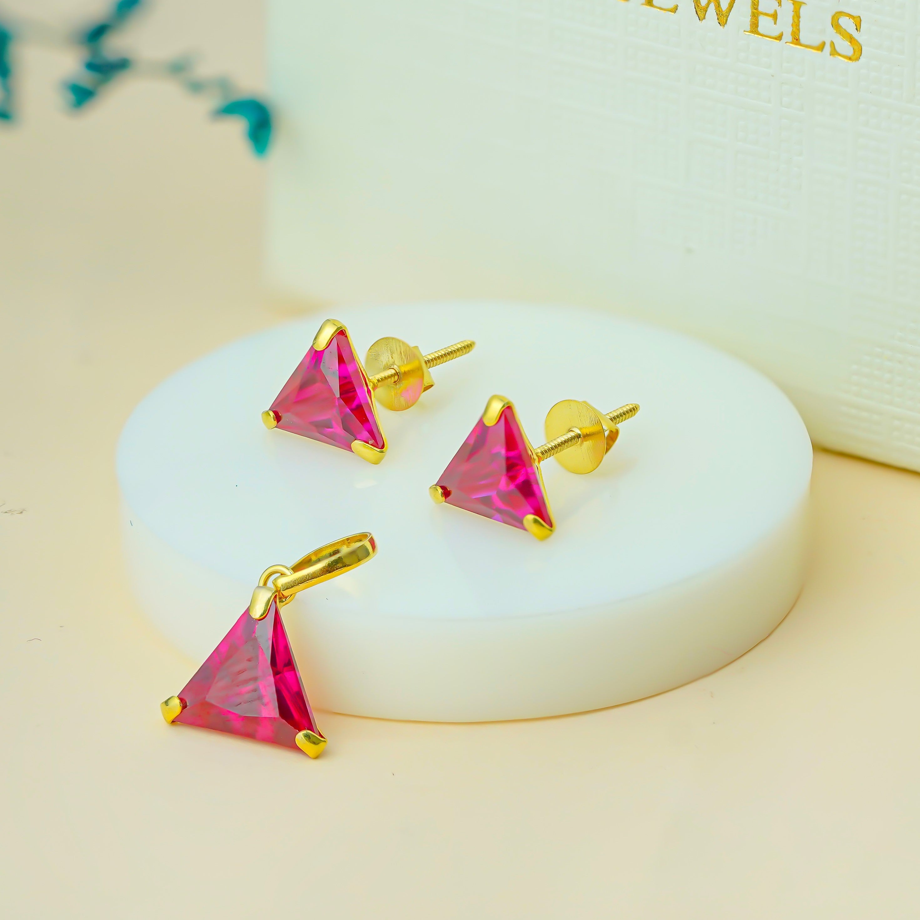 10 KT Gold Carmine Trillian Diamond Pendant & Earring Set