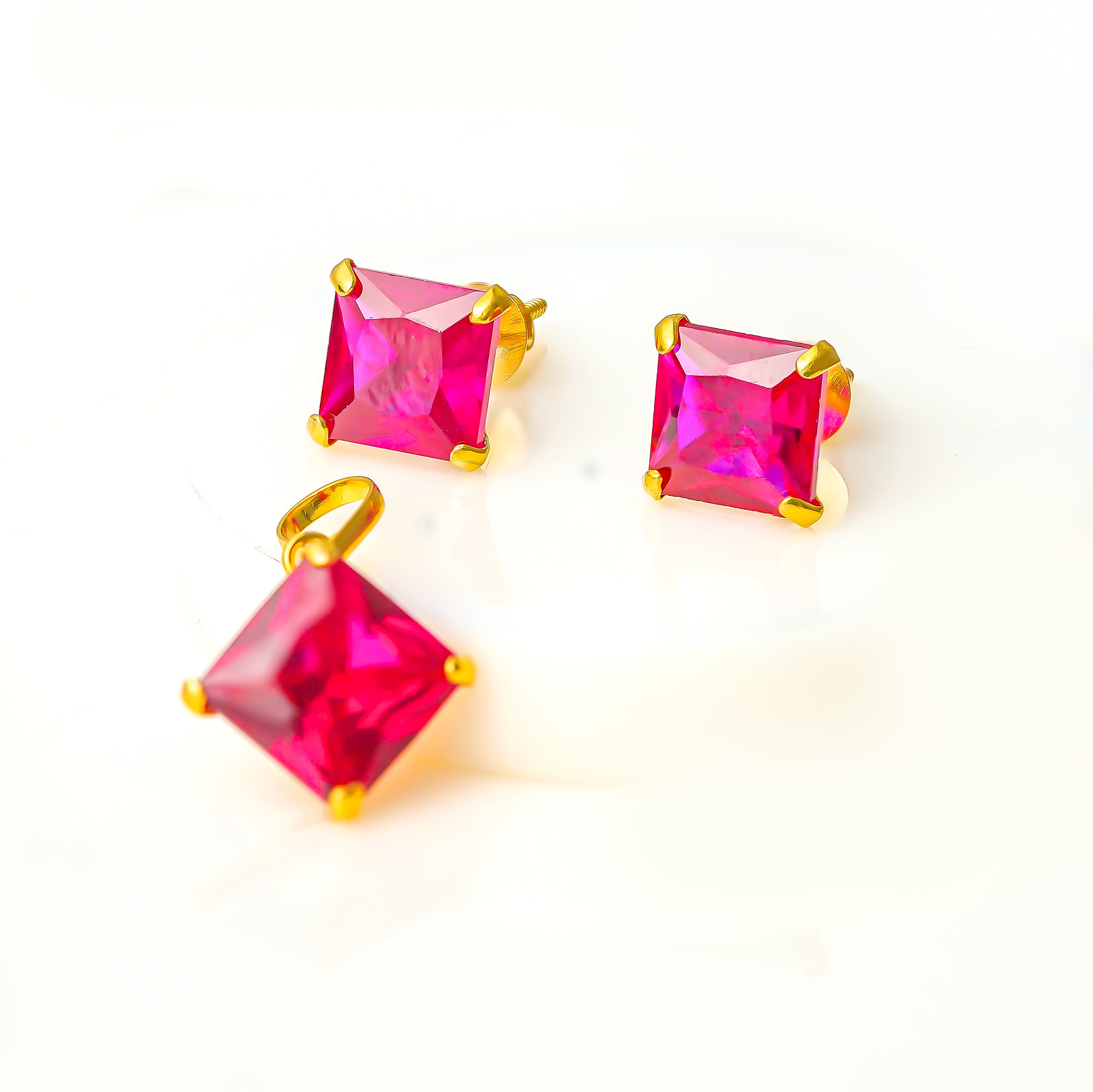 10 KT Gold Carmine Princess Diamond Pendant & Earring Set
