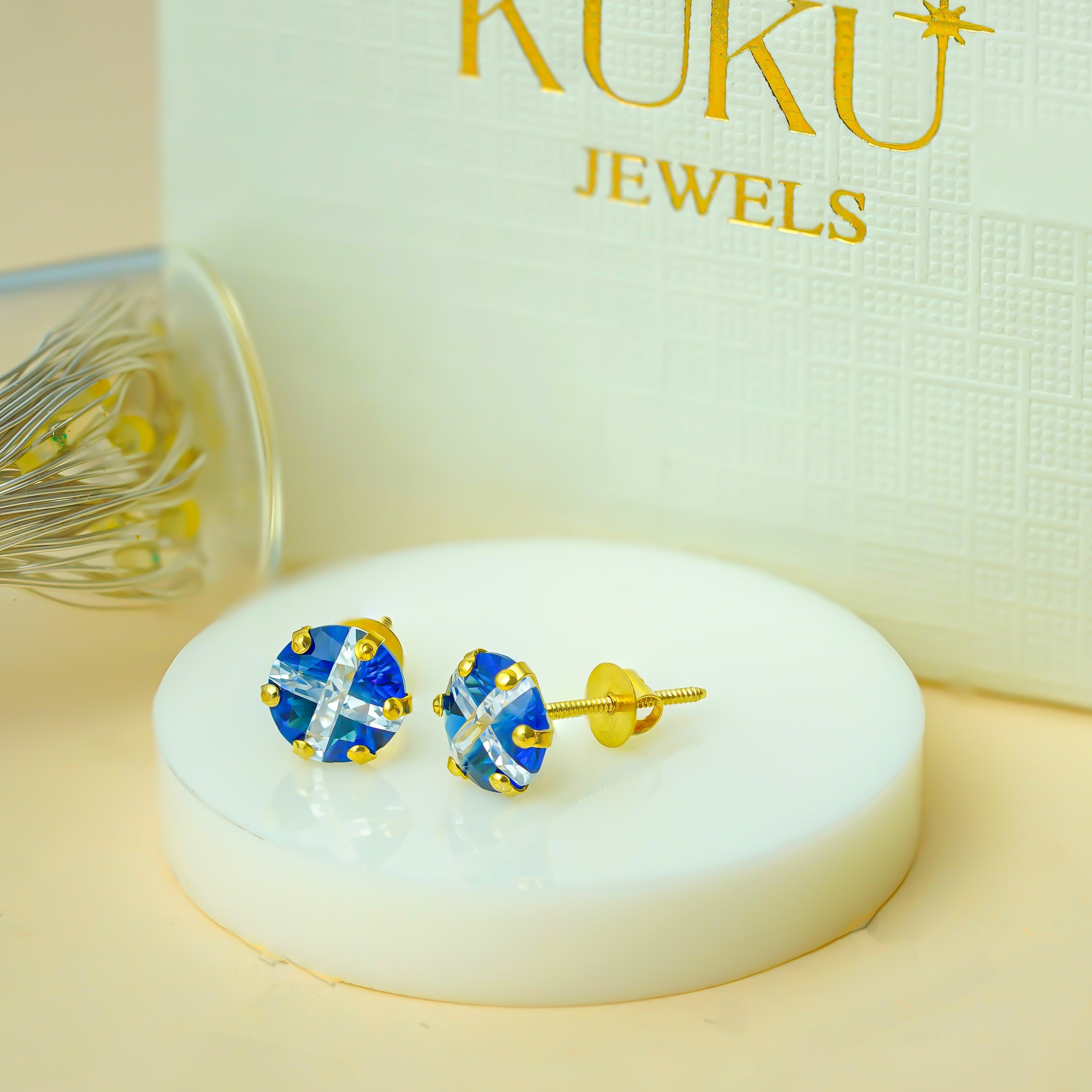 10 KT Gold Blue New Round Cut Diamond Stud Earrings