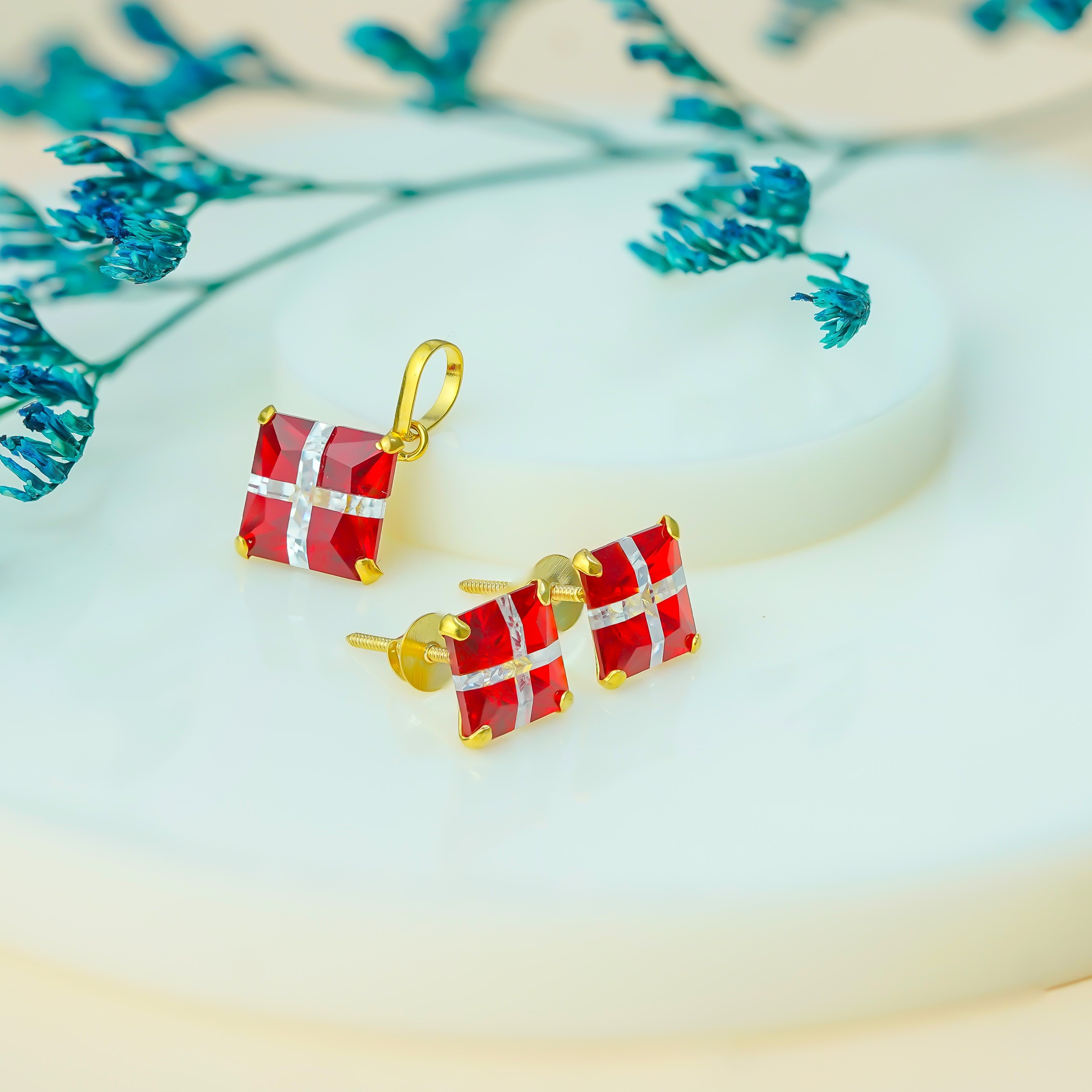10 KT Gold Red New Square Diamond Pendant & Earring Set