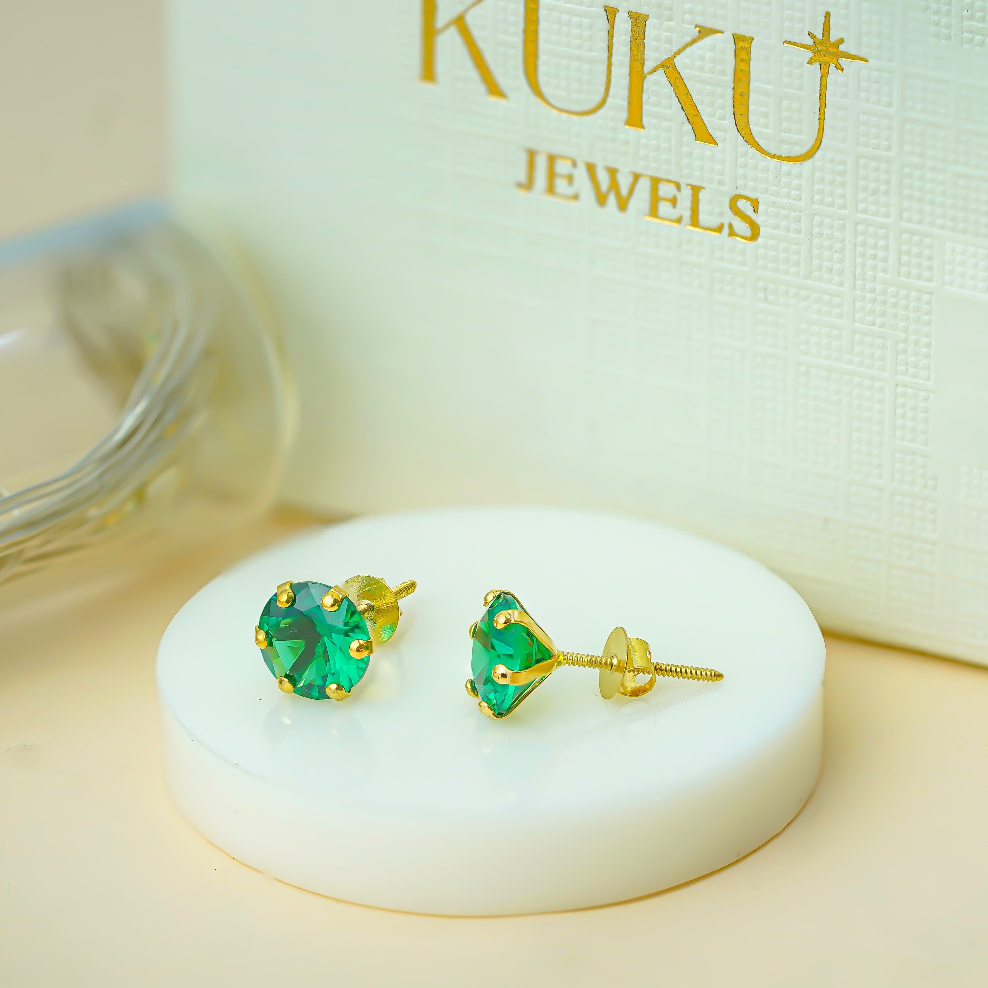 10 KT Gold Green Round Cut Diamond Stud Earrings