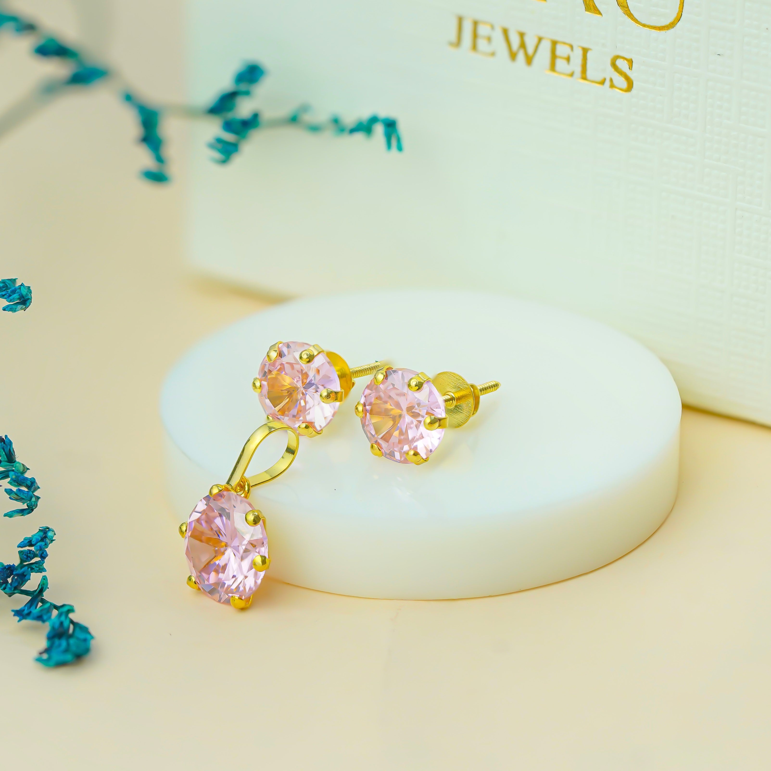 10 KT Gold Pink Round Diamond Pendant & Earring Set