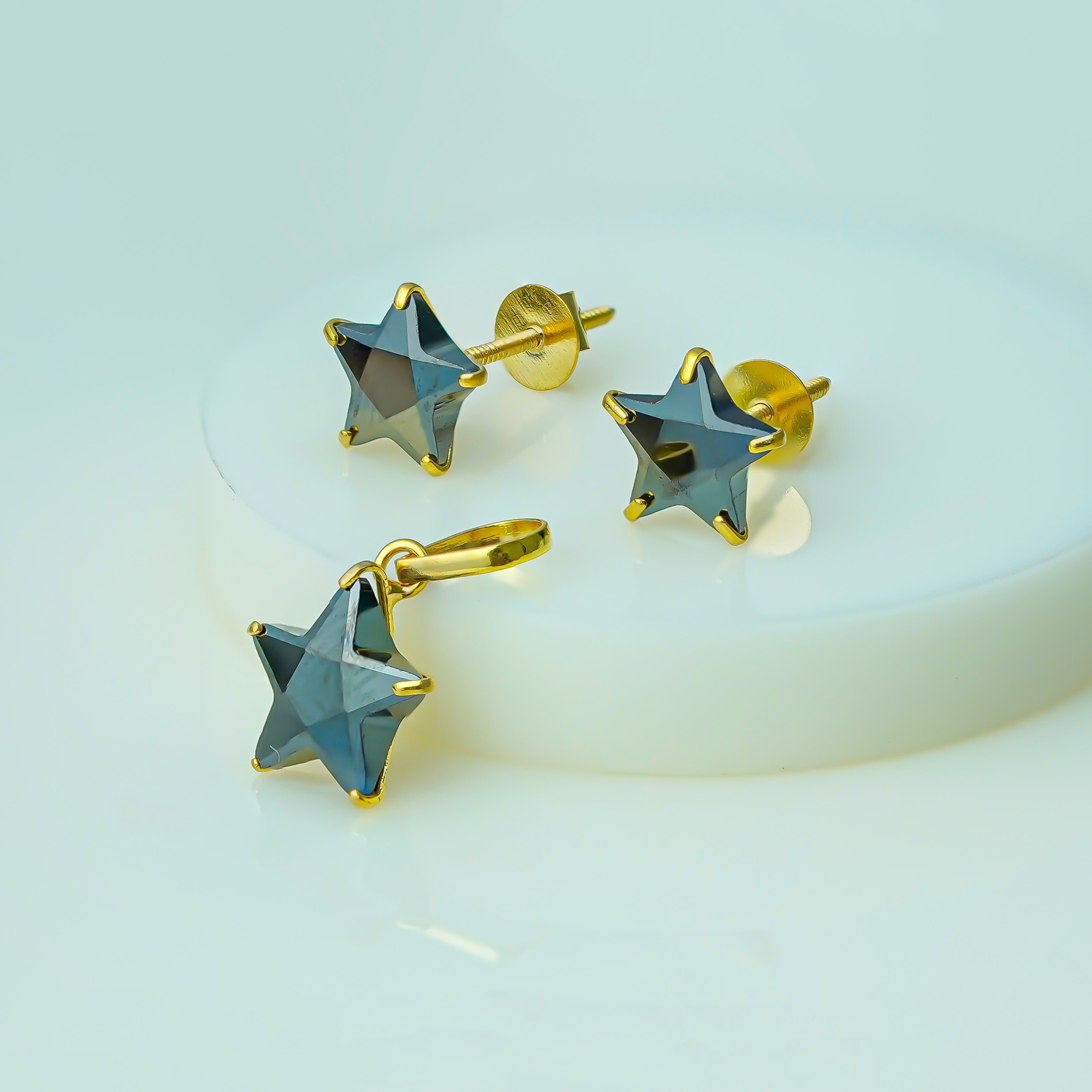 10 KT Gold Black Star Diamond Pendant & Earring Set